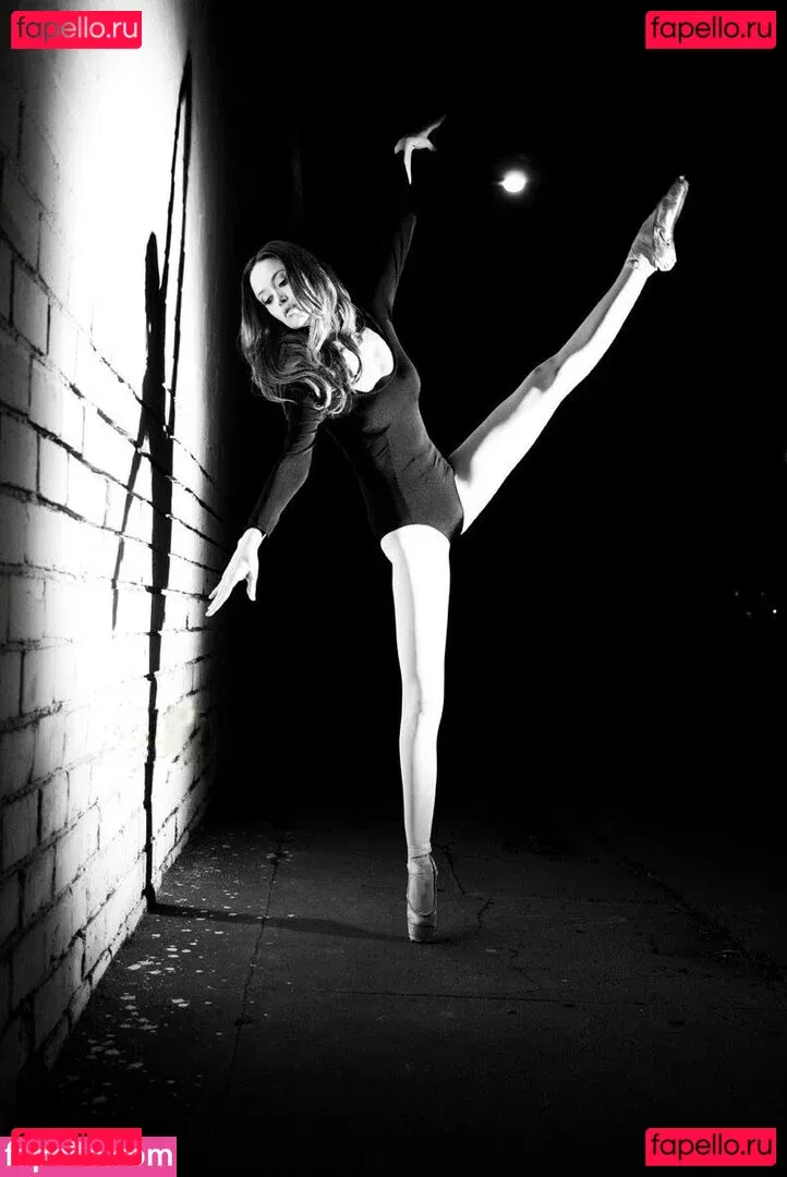 Summer Glau Onlyfans Photo Gallery 