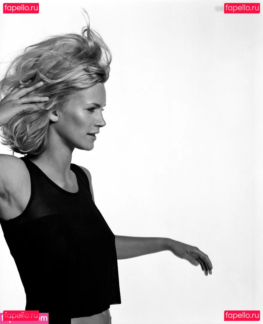 Natasha Henstridge Onlyfans Photo Gallery 