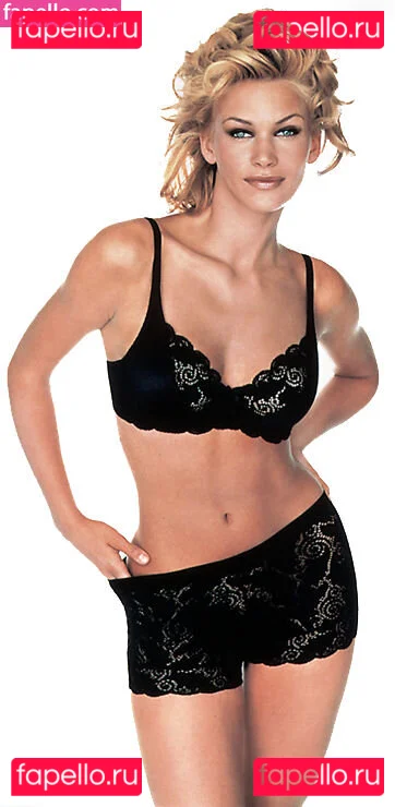 Natasha Henstridge Onlyfans Photo Gallery 