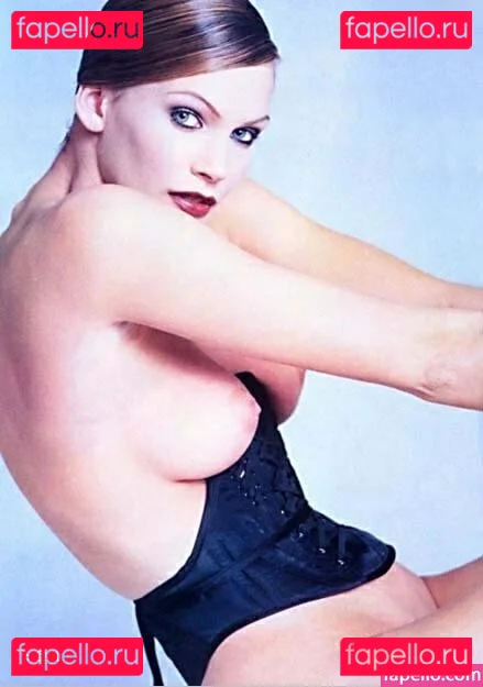 Natasha Henstridge Onlyfans Photo Gallery 