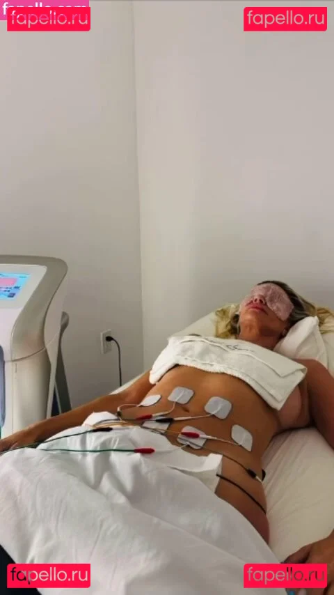 Natasha Henstridge Onlyfans Photo Gallery 