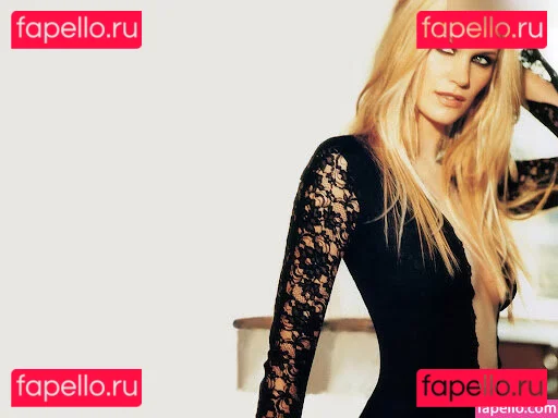 Natasha Henstridge Onlyfans Photo Gallery 