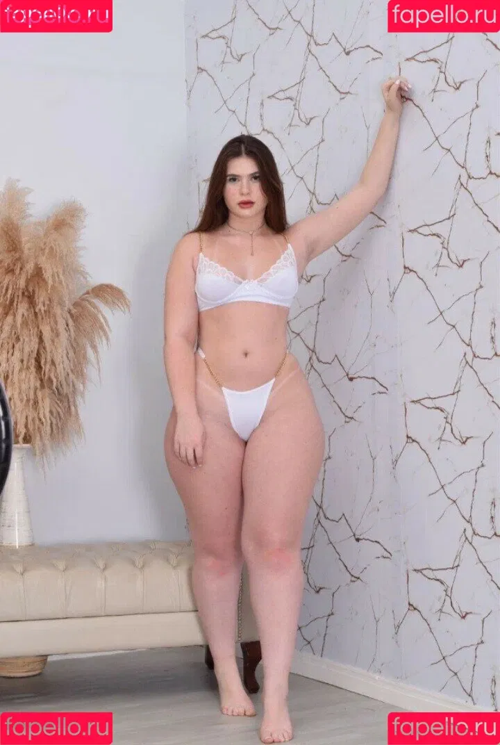 Nicolle Caroline Onlyfans Photo Gallery 
