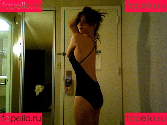 Zoe Kazan Onlyfans Photo Gallery 
