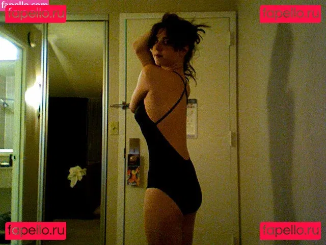 Zoe Kazan Onlyfans Photo Gallery 