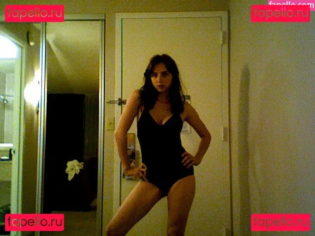 Zoe Kazan Onlyfans Photo Gallery 