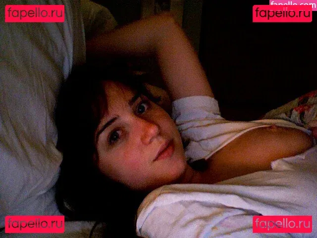 Zoe Kazan Onlyfans Photo Gallery 