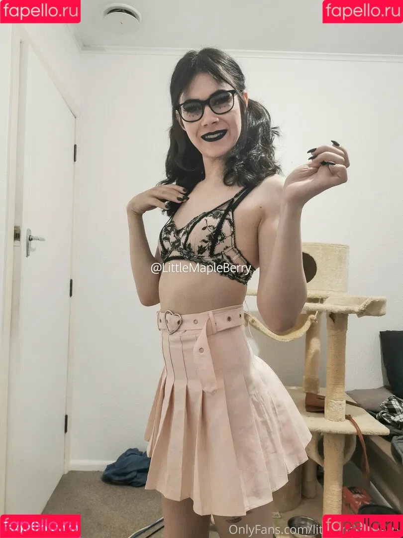 LittleMapleBerry Onlyfans Photo Gallery 