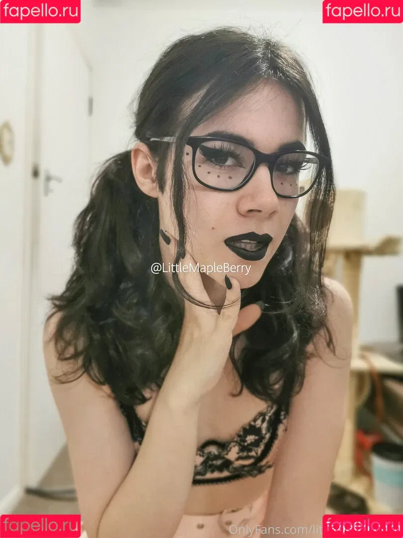 LittleMapleBerry Onlyfans Photo Gallery 