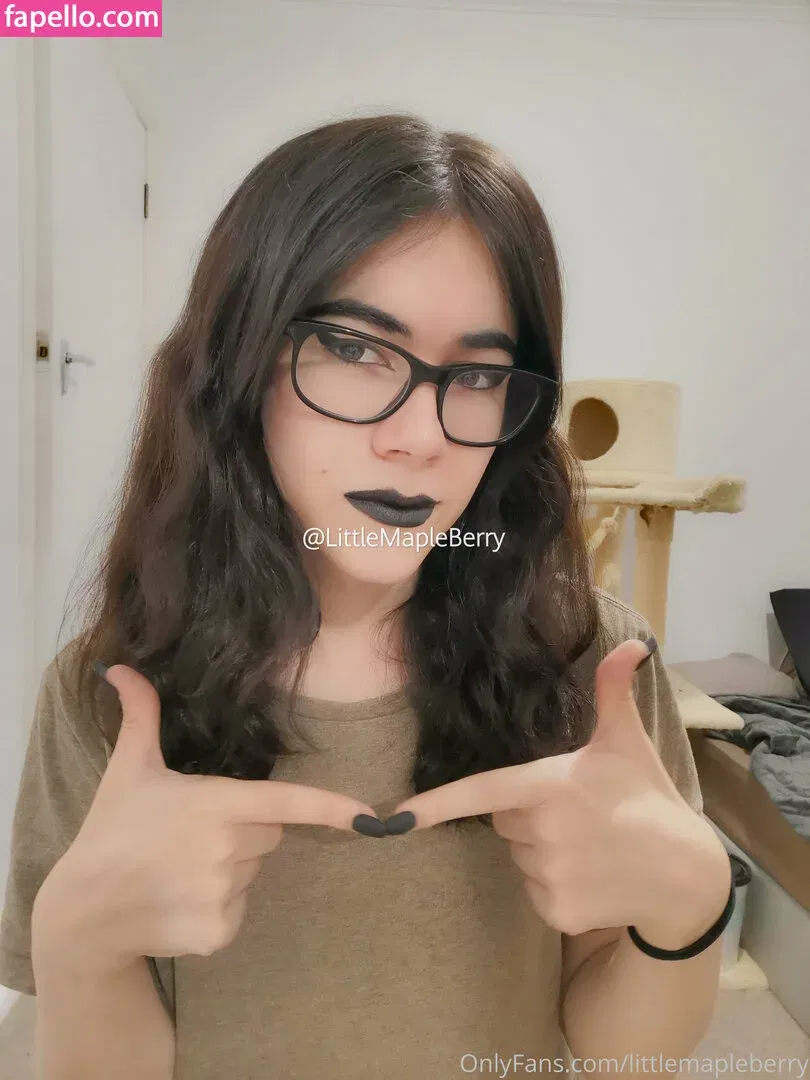 LittleMapleBerry Onlyfans Photo Gallery 