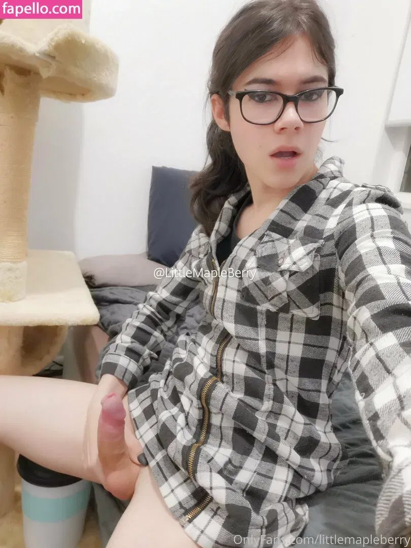 LittleMapleBerry Onlyfans Photo Gallery 