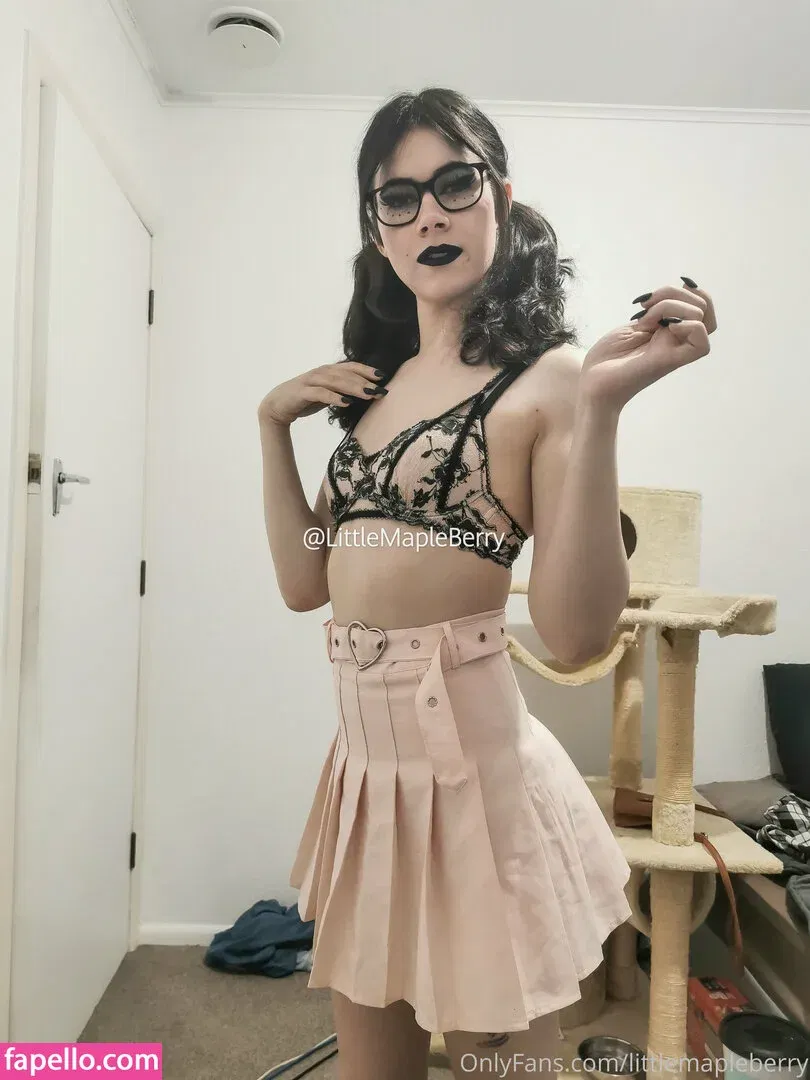 LittleMapleBerry Onlyfans Photo Gallery 