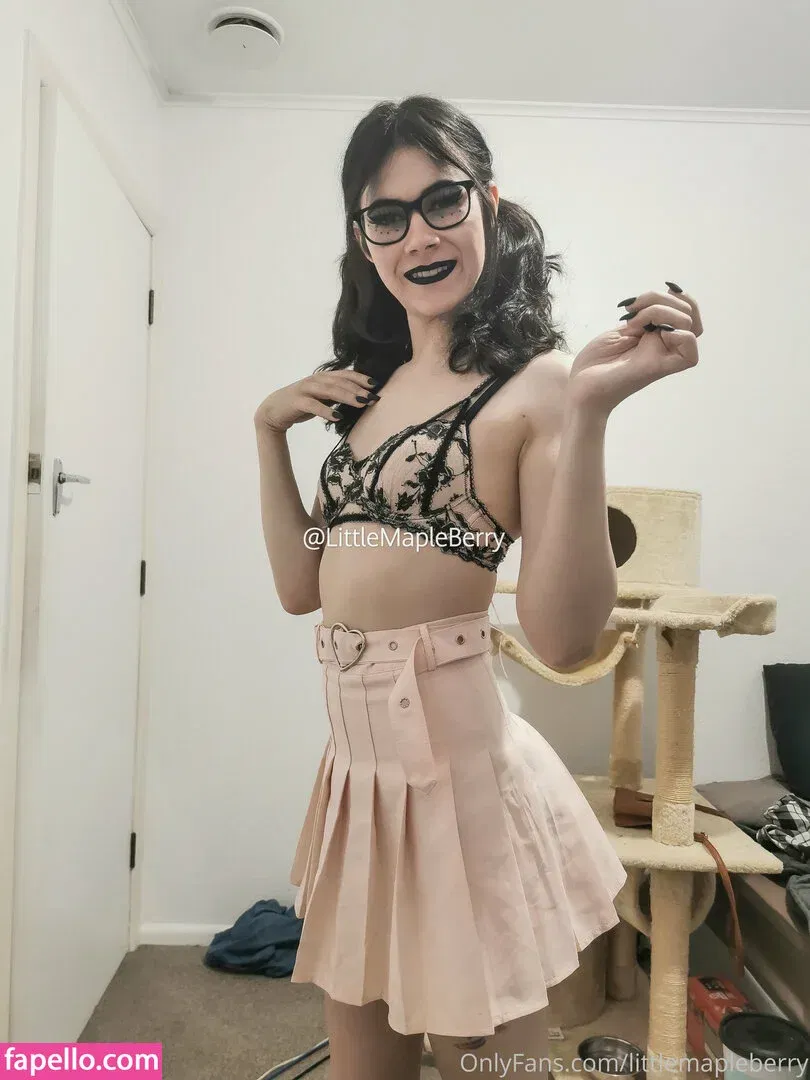 LittleMapleBerry Onlyfans Photo Gallery 