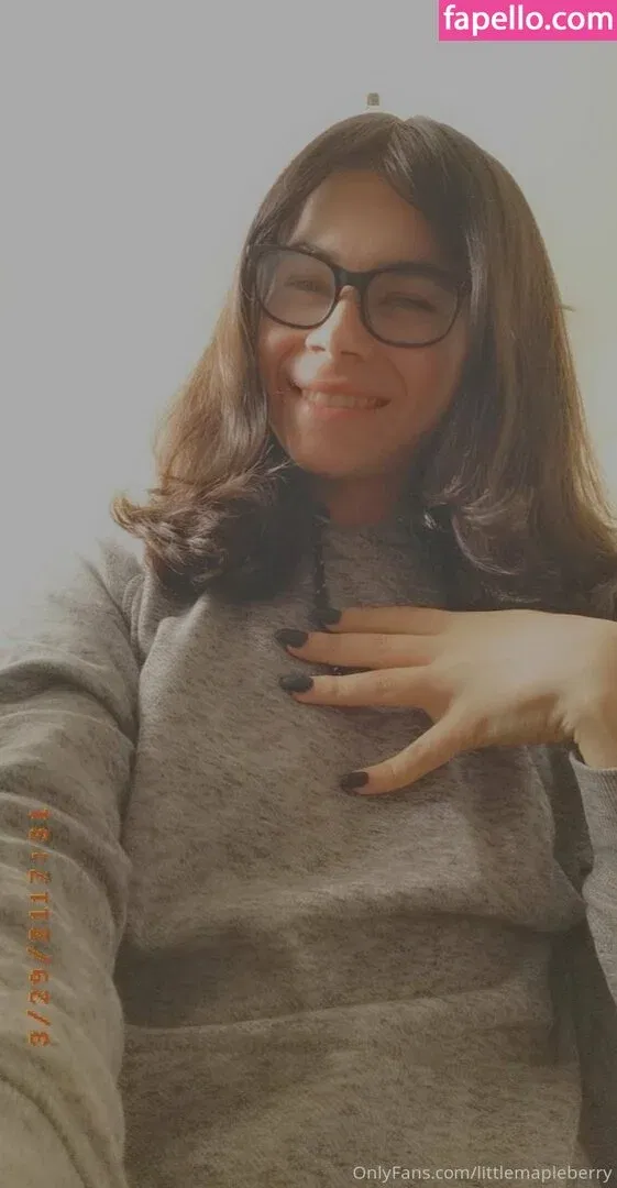 LittleMapleBerry Onlyfans Photo Gallery 