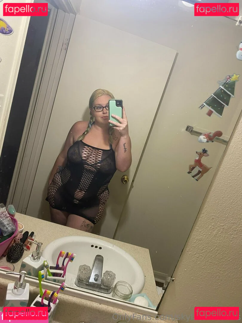 skylarswallows Onlyfans Photo Gallery 