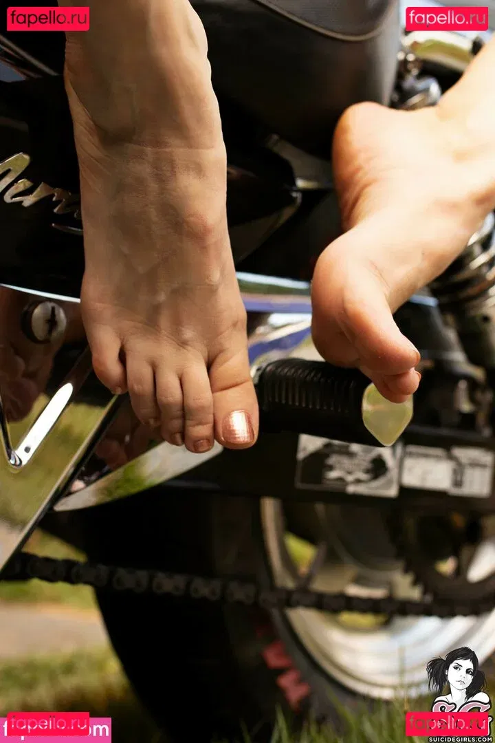 Ninha Suicide Onlyfans Photo Gallery 