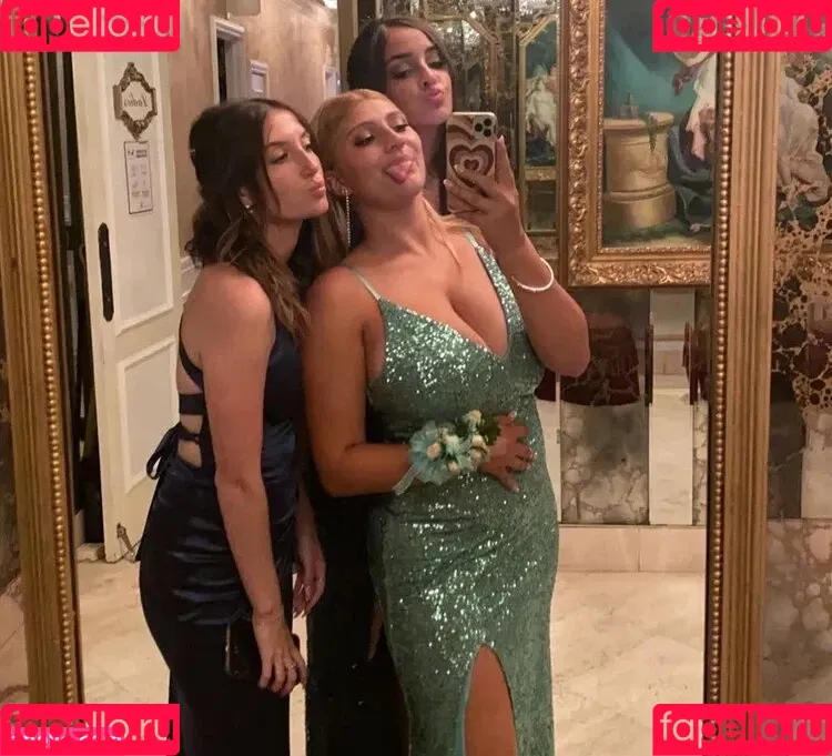 Nicolette Onlyfans Photo Gallery 