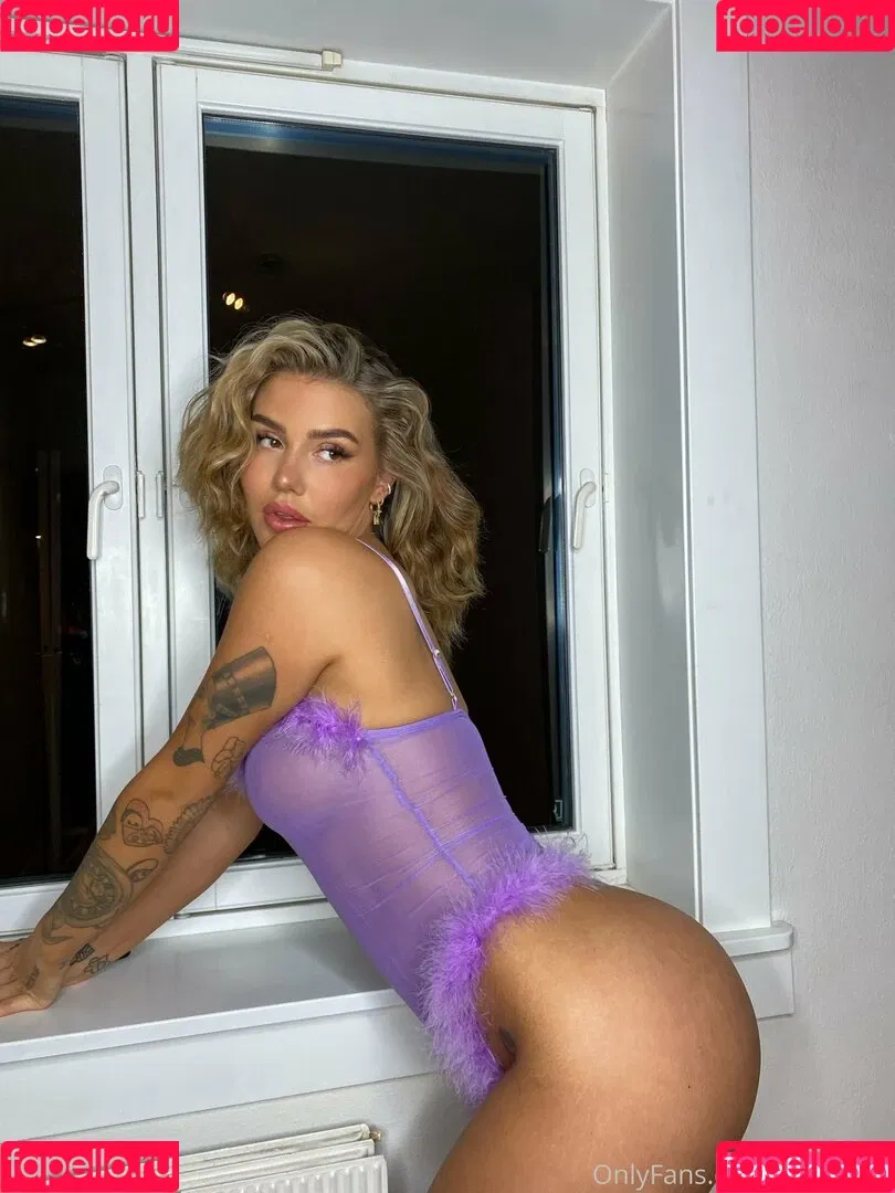 maddech Onlyfans Photo Gallery 