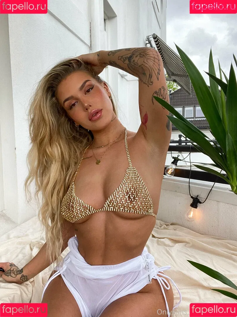 maddech Onlyfans Photo Gallery 