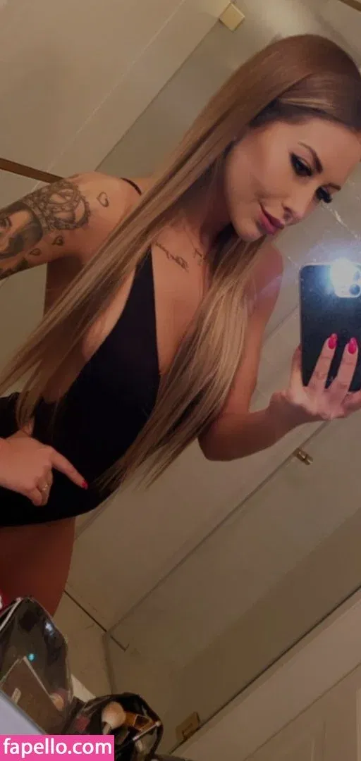 maddech Onlyfans Photo Gallery 