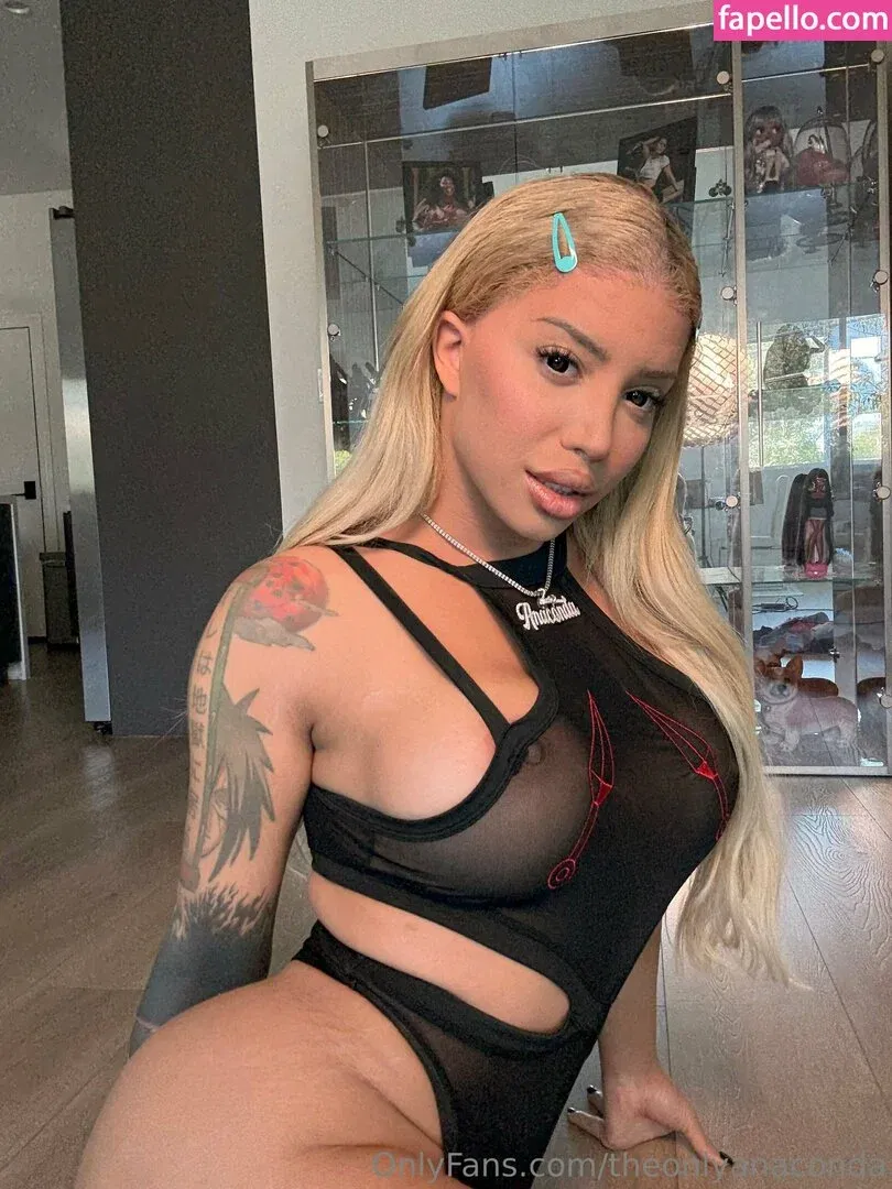 theonlyanaconda Onlyfans Photo Gallery 