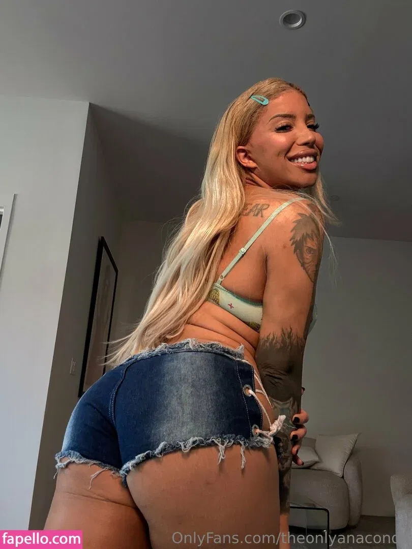 theonlyanaconda Onlyfans Photo Gallery 