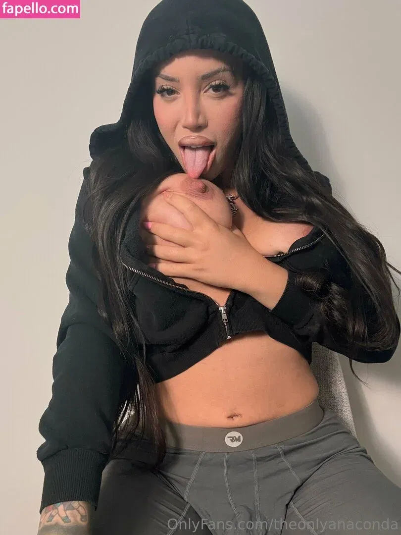 theonlyanaconda Onlyfans Photo Gallery 