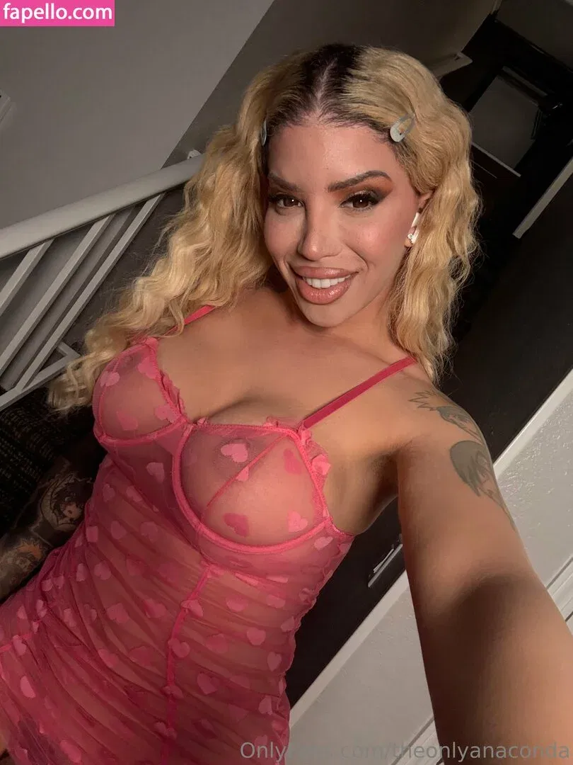 theonlyanaconda Onlyfans Photo Gallery 