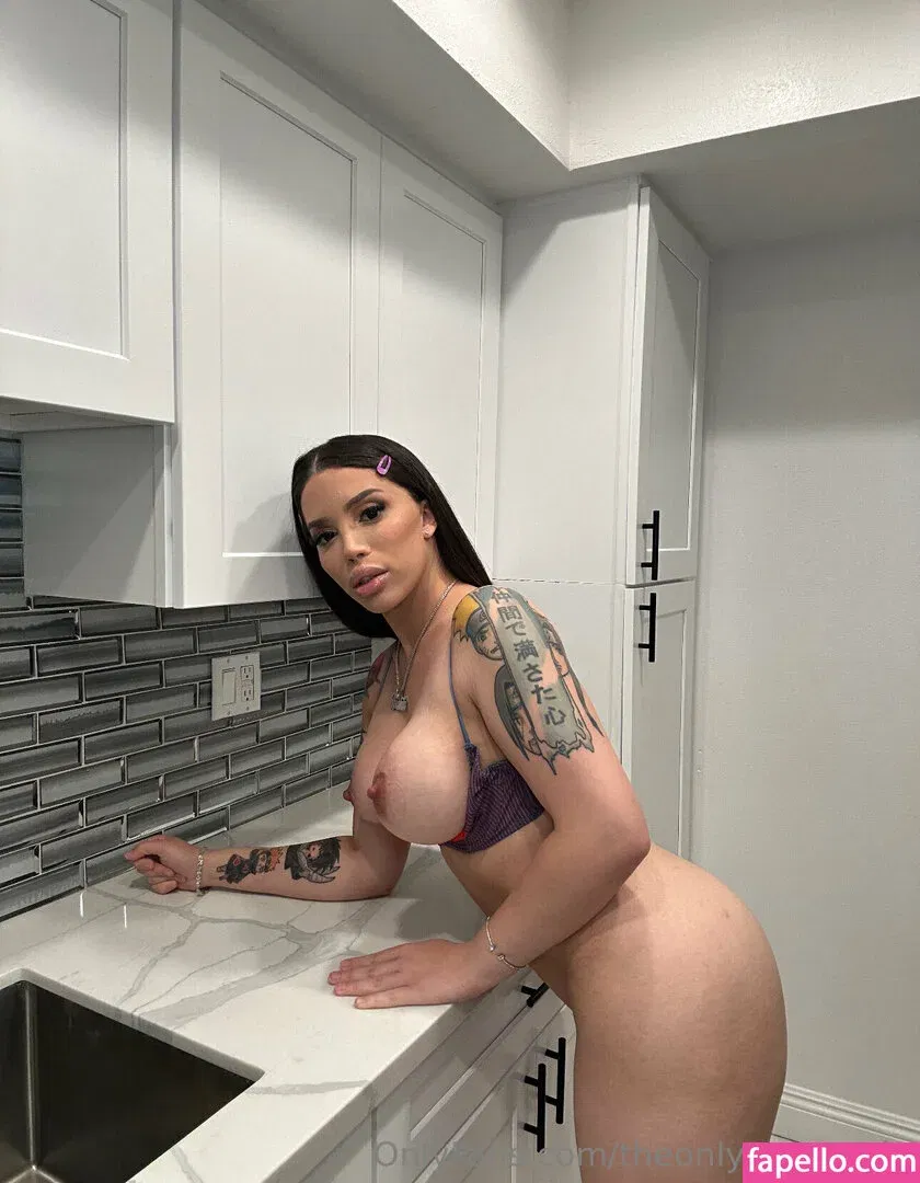 theonlyanaconda Onlyfans Photo Gallery 