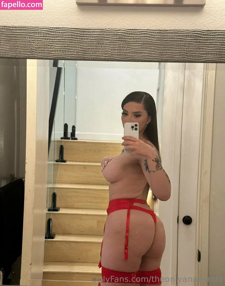 theonlyanaconda Onlyfans Photo Gallery 