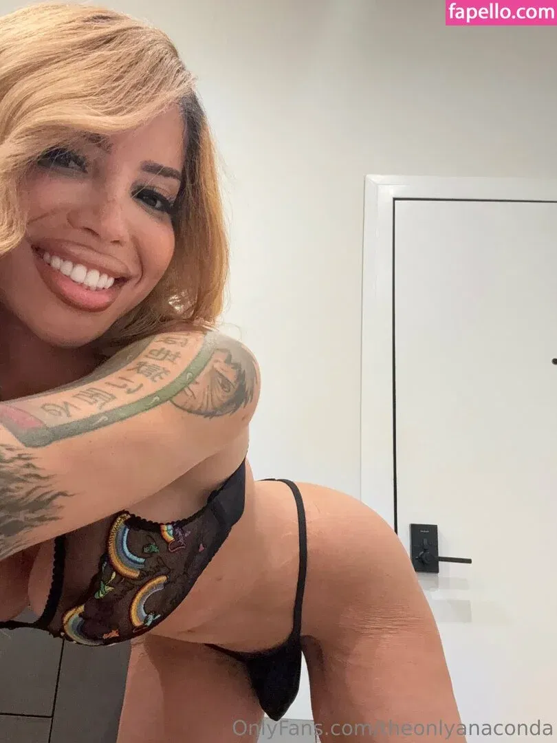 theonlyanaconda Onlyfans Photo Gallery 