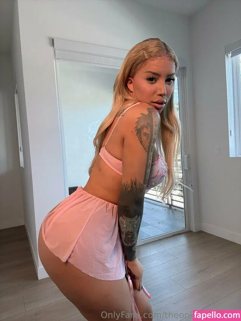 theonlyanaconda Onlyfans Photo Gallery 