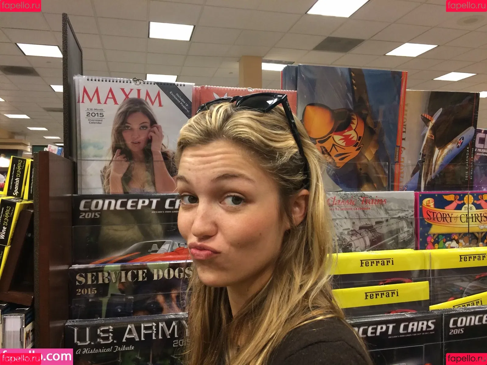 Lili Simmons Onlyfans Photo Gallery 