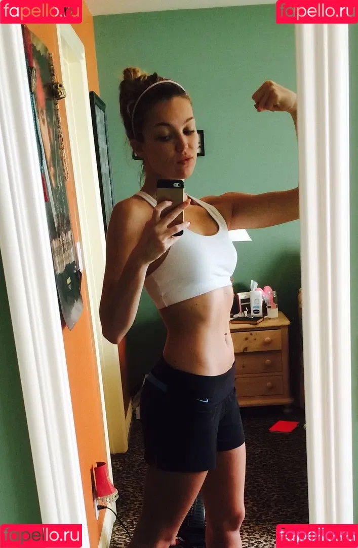 Lili Simmons Onlyfans Photo Gallery 