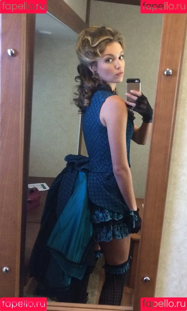 Lili Simmons Onlyfans Photo Gallery 