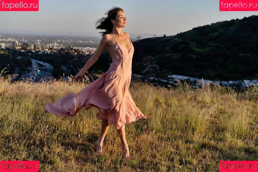Lili Simmons Onlyfans Photo Gallery 