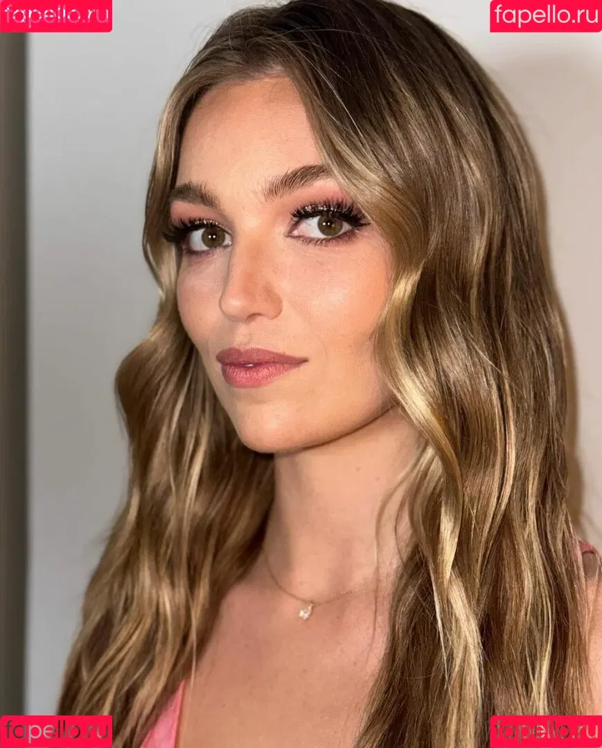 Lili Simmons Onlyfans Photo Gallery 