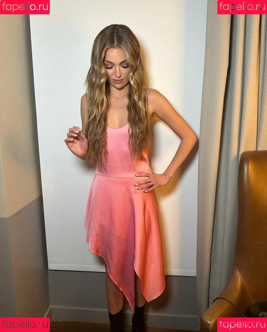 Lili Simmons Onlyfans Photo Gallery 