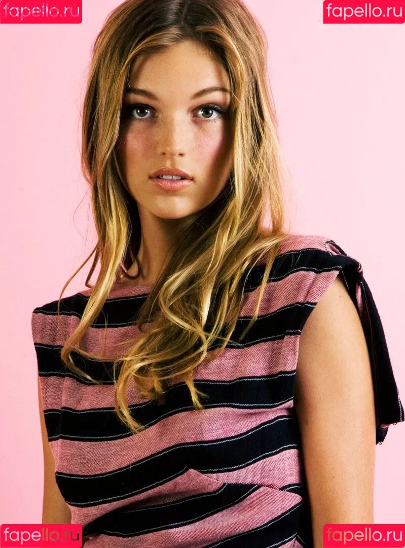 Lili Simmons Onlyfans Photo Gallery 