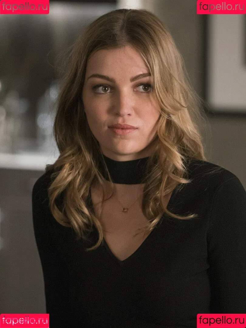 Lili Simmons Onlyfans Photo Gallery 