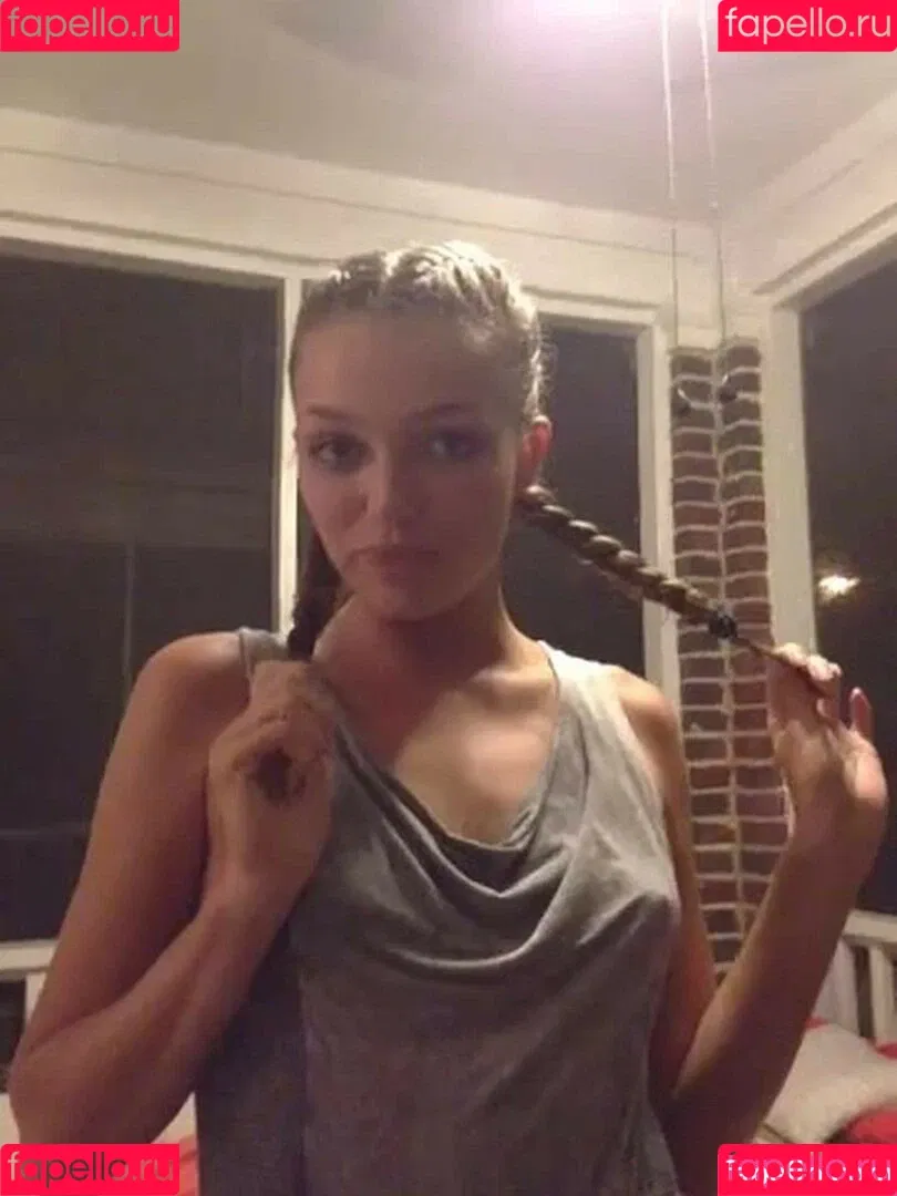 Lili Simmons Onlyfans Photo Gallery 