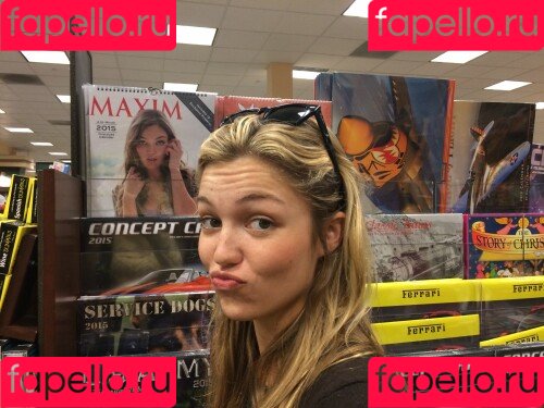 Lili Simmons Onlyfans Photo Gallery 