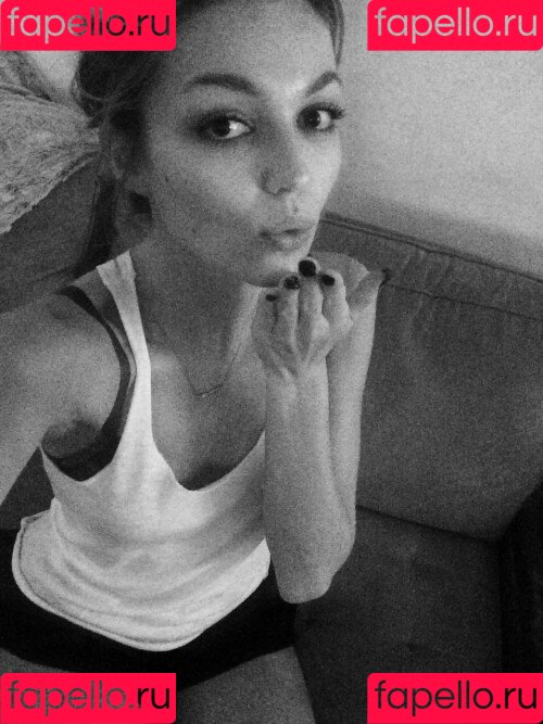 Lili Simmons Onlyfans Photo Gallery 