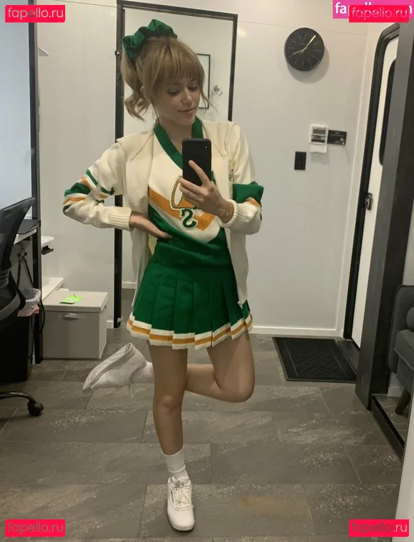 Grace Van Dien Onlyfans Photo Gallery 