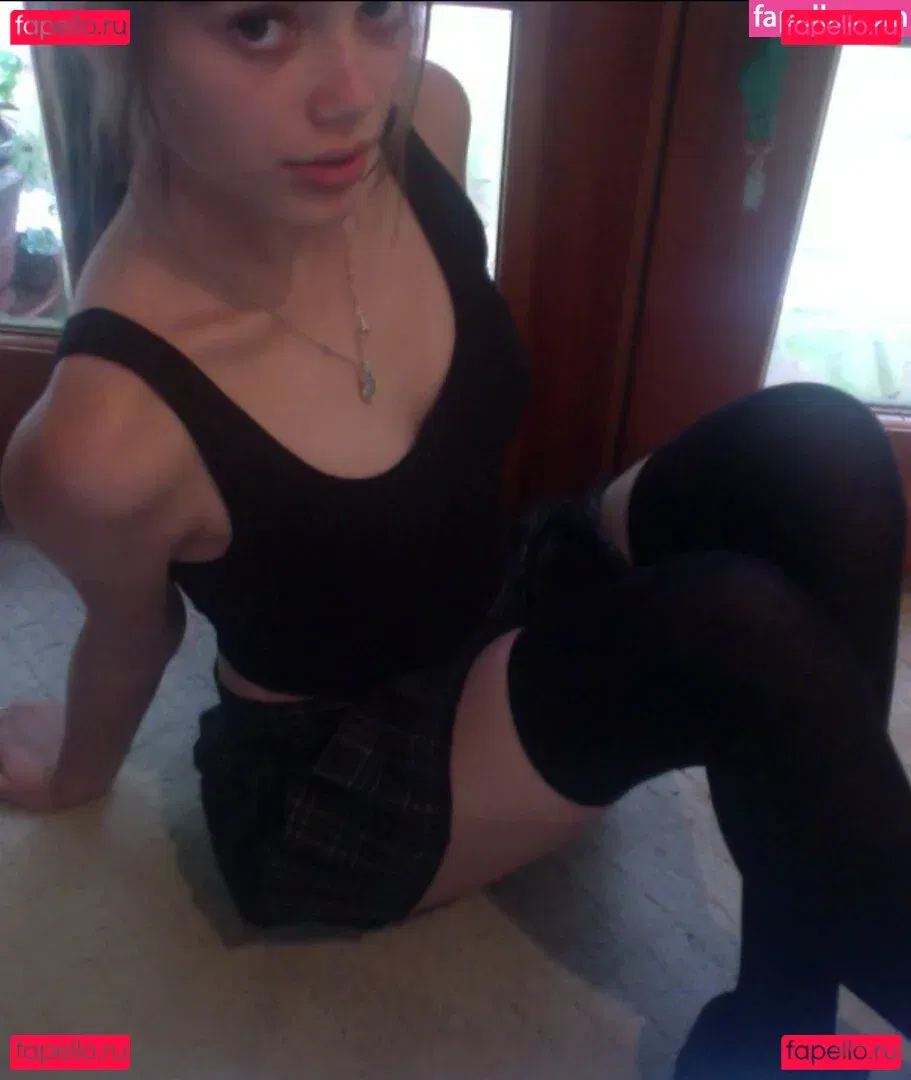 Grace Van Dien Onlyfans Photo Gallery 