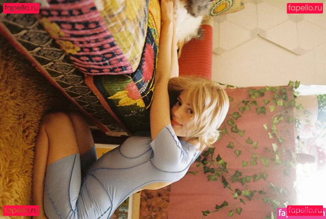 Grace Van Dien Onlyfans Photo Gallery 