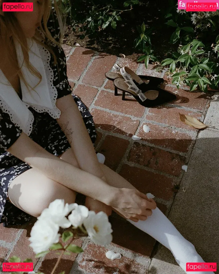 Grace Van Dien Onlyfans Photo Gallery 