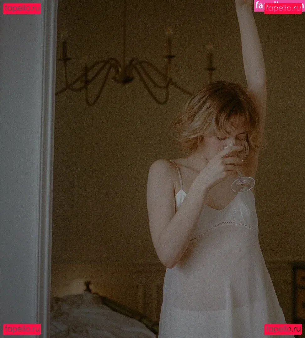 Grace Van Dien Onlyfans Photo Gallery 