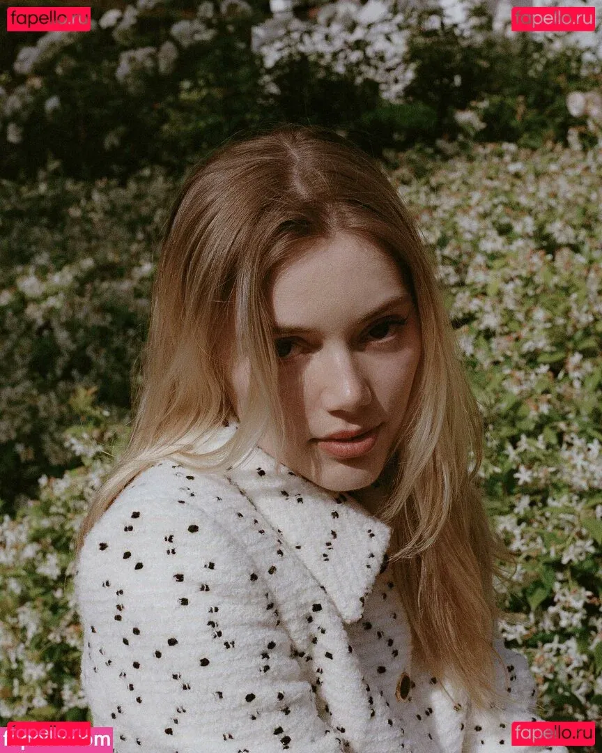 Grace Van Dien Onlyfans Photo Gallery 