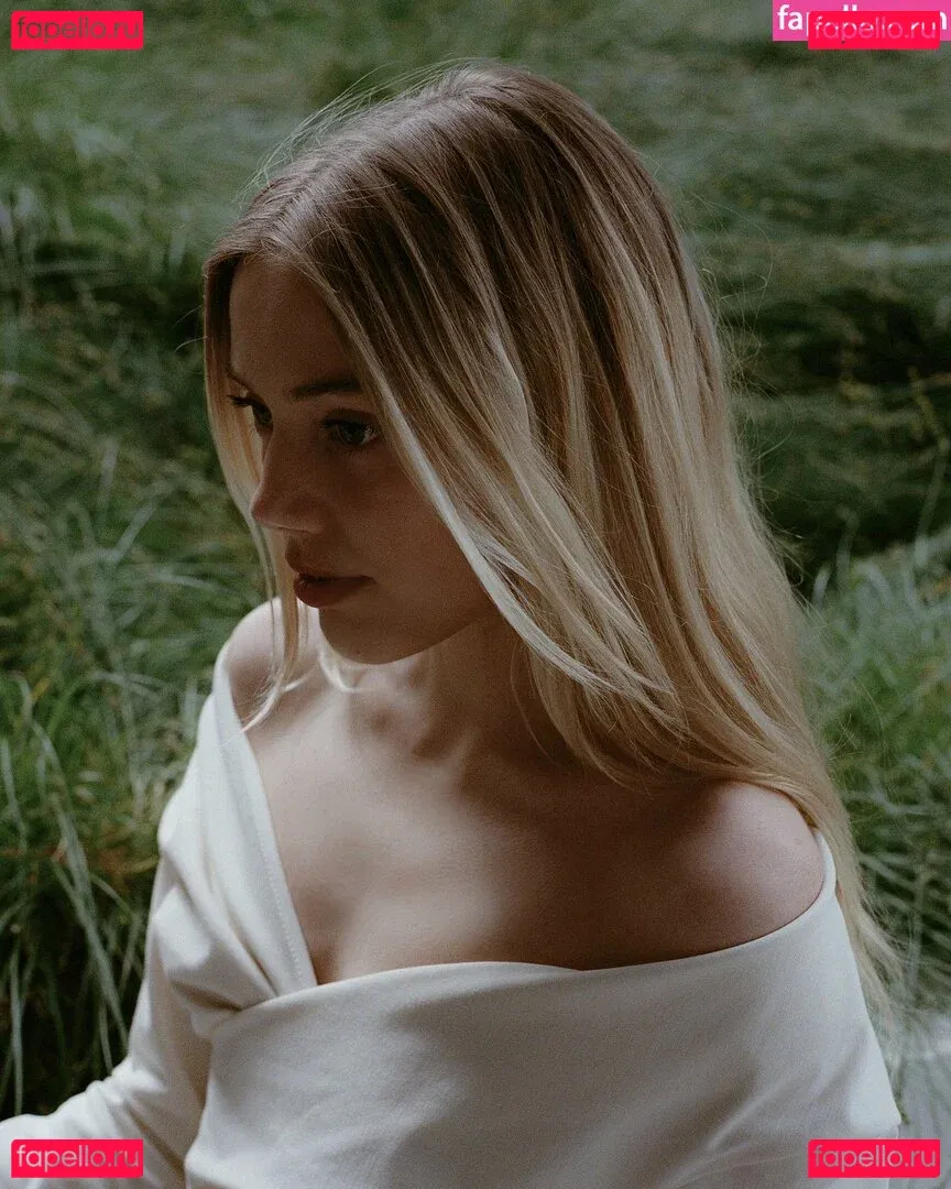 Grace Van Dien Onlyfans Photo Gallery 